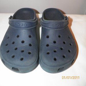 CROCS UNISEX SLIP ONS SZ BOYS 4 GIRLS 2